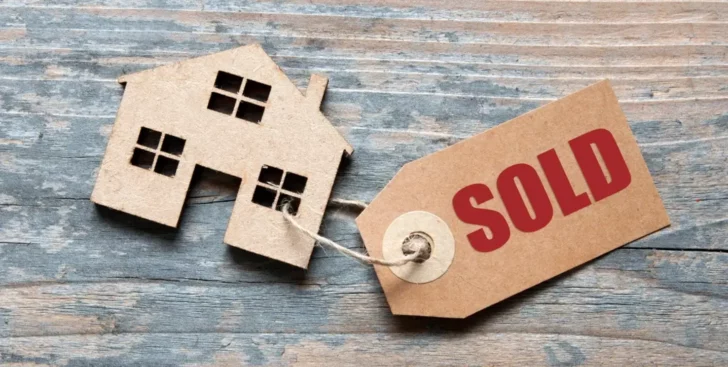 House cutout attached to a sold tag, representing how to sell your house