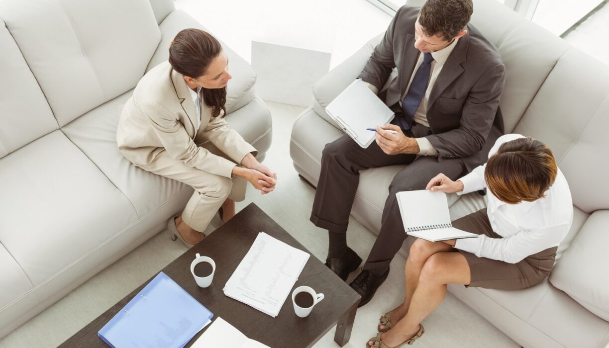 How to Choose a Realtor to Sell [6 Essential Steps]